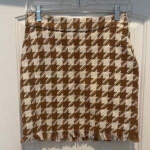 Stylish Houndstooth Mini Skirt in Brown and White